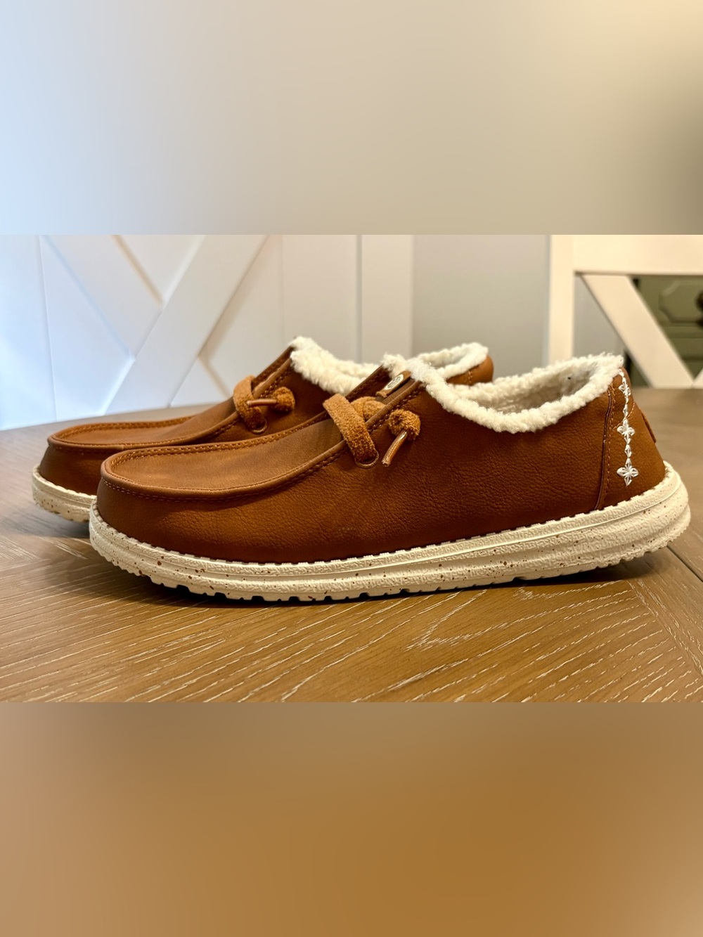 HEYDUDE Women's Wendy Classic Cozy Slip On Loafer